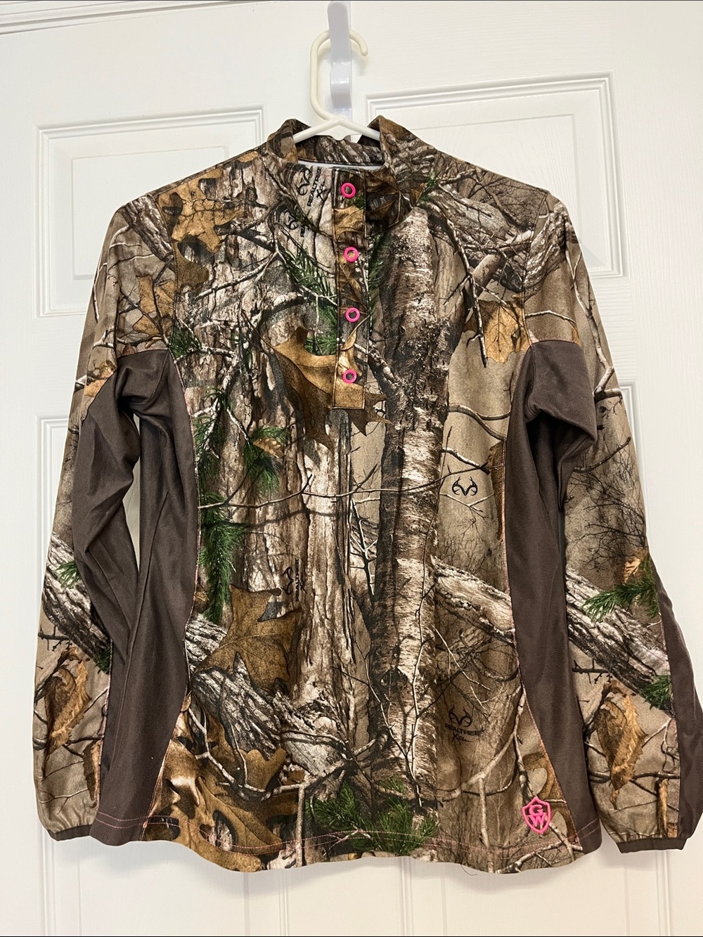 Realtree Women's Realtree Camo Utility Pullover with Pink Accents